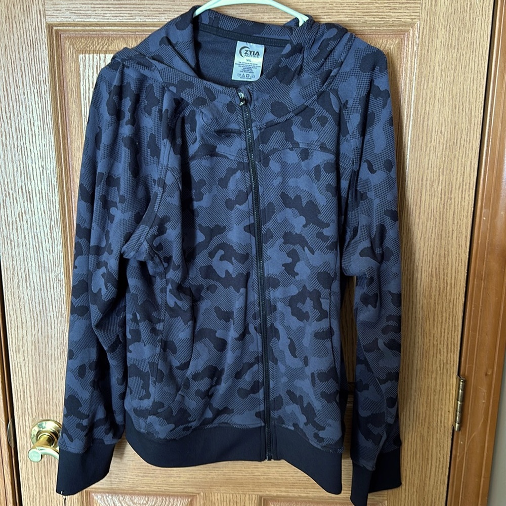 Zyia zipper hoodie with thumb holes